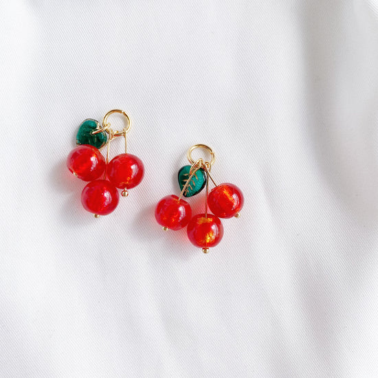 Vintage: Murano glass red currant charms ♥️