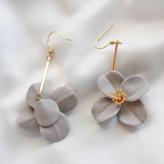 Whimsical flowers: round petals beige