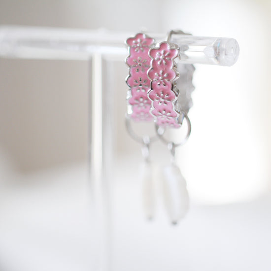 Pink mini flower hoops + shell